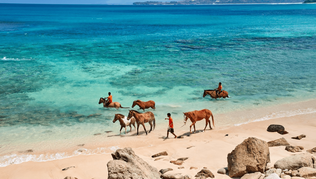 Pantai Nihiwatu Sumba