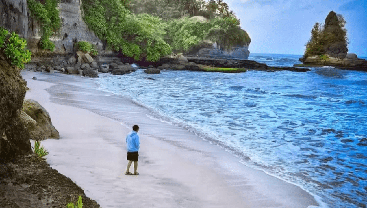 Pantai Ujung Genteng