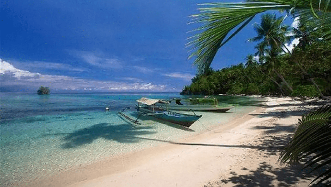 Pantai Tomini Bay Sulawesi Utara