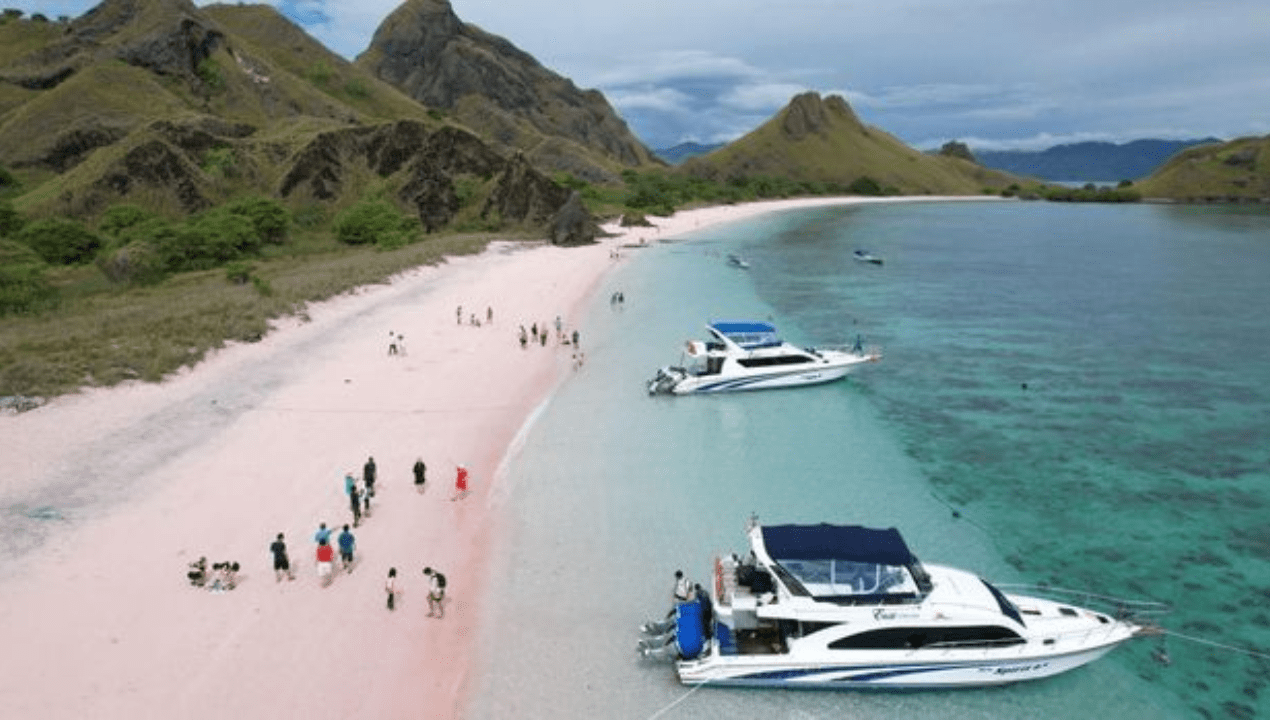 Pesona Pink Beach