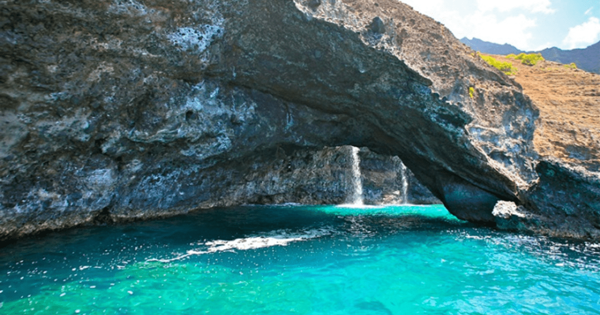 Pantai Honopu Hawaii Terpencil