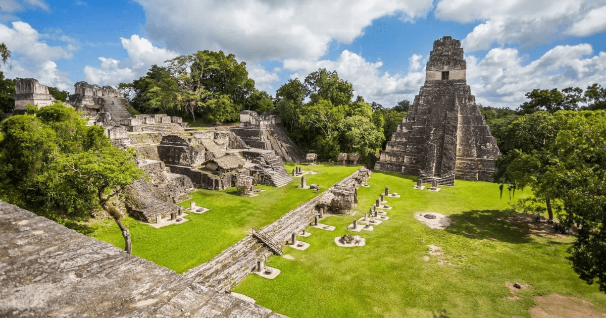 Tikal Situs Arkeologi Maya