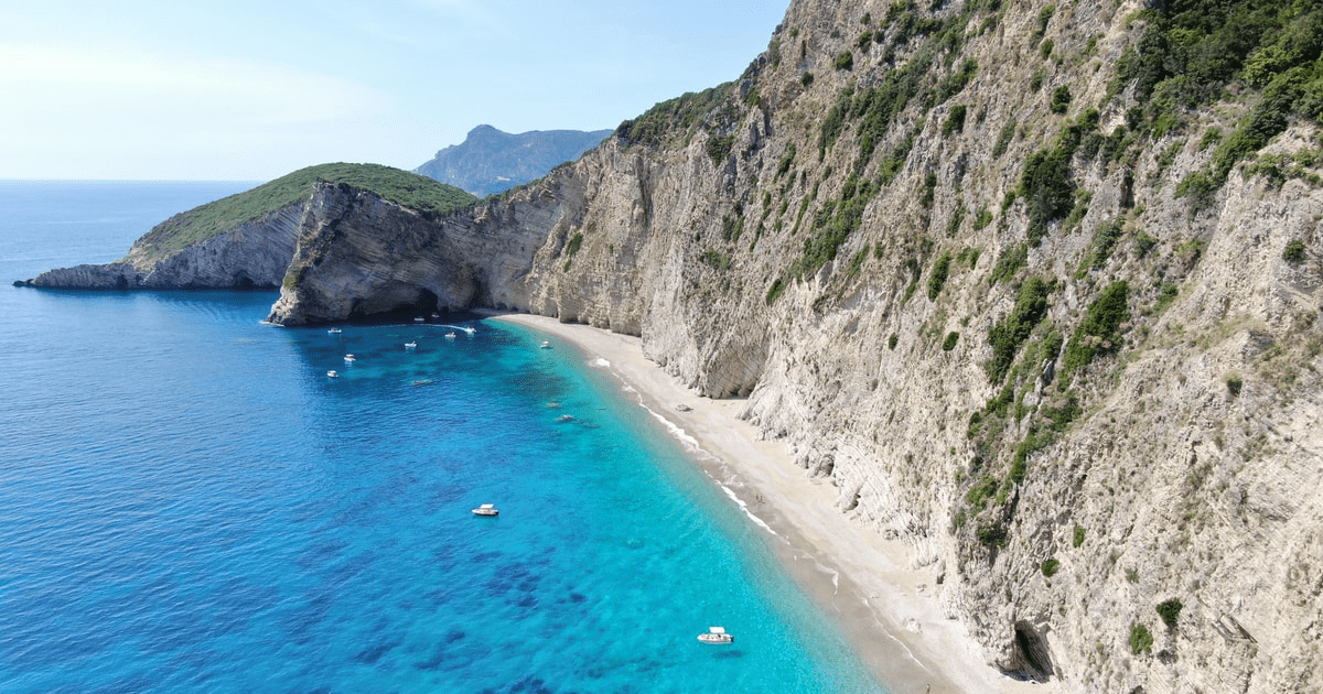 Pantai Paradise Chomi