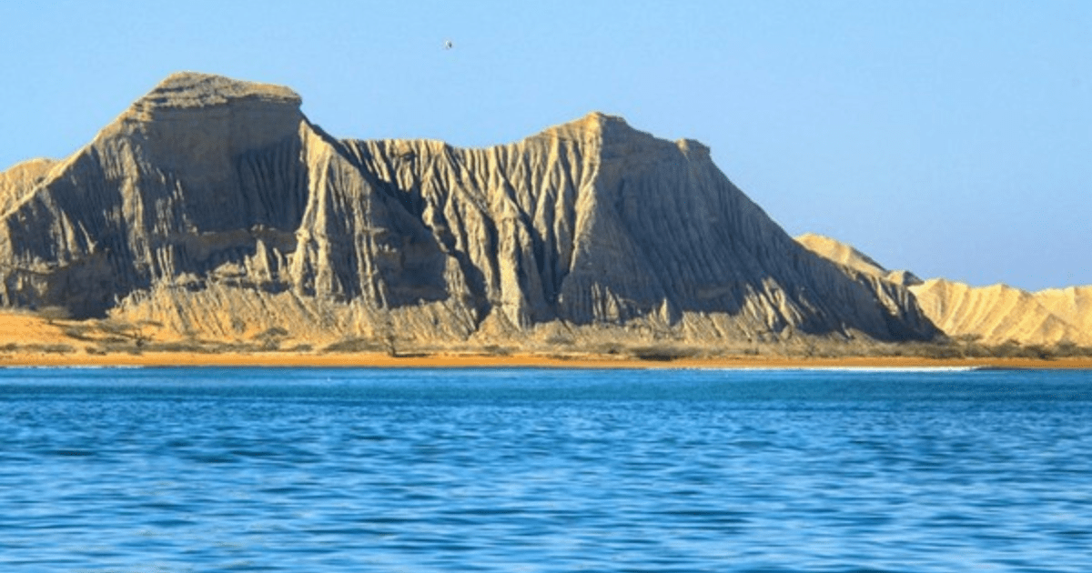 Pantai Astola Pakistan