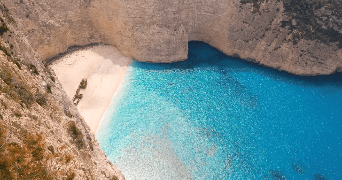 Pantai Navagio Yunani